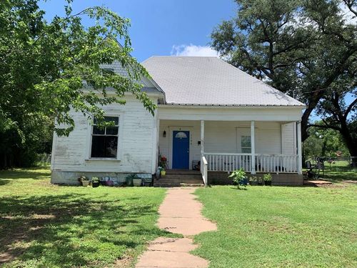 1104 S Pecan St, Brady, TX, 76825-5743 | Card Image