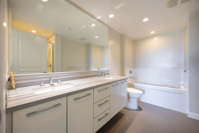 1509 - 3093 Windsor Gate, Condo with 2 bedrooms, 2 bathrooms and 1 parking in Coquitlam BC | Image 10