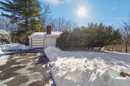 12 Park Ave, New City, NY, 10956-1108 | Card Image