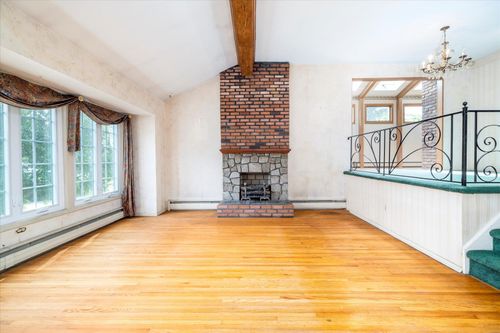 185 Maxine Ct, West Hempstead, NY, 11552-2652 | Card Image