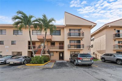 202 - 5625 W 26th Ct, Condo with 2 bedrooms, 1 bathrooms and null parking in Hialeah FL | Image 1