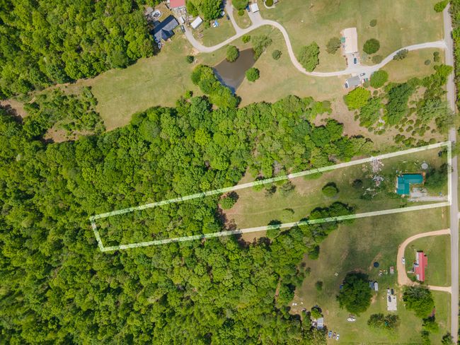 2724 She Boss Rd, House other with 2 bedrooms, 2 bathrooms and 4 parking in Duck River TN | Image 20
