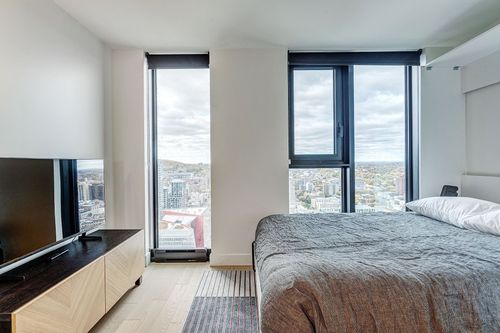 3922-1200 Rue Jeanne-Mance, Montréal, QC, H2X0E8 | Card Image