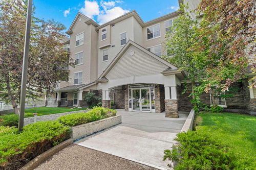 208-2000 Applevillage Court Se, Calgary, AB, T2A7Z7 | Card Image