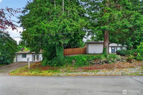 1210 E Seattle St, Kent, WA, 98030 | Card Image