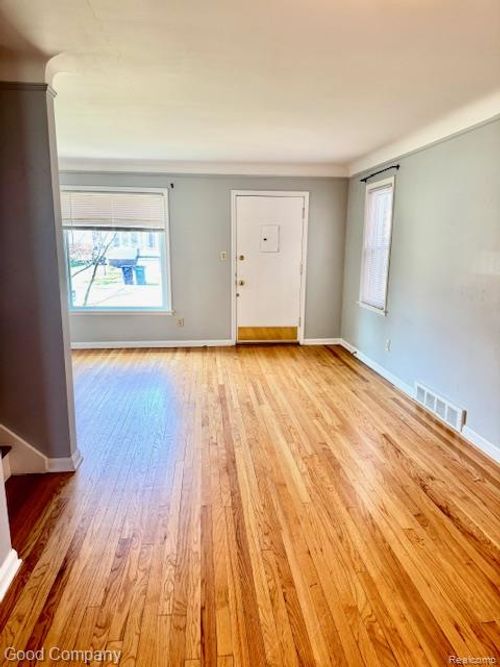 319 S Pleasant St, Royal Oak, MI, 48067-2439 | Card Image