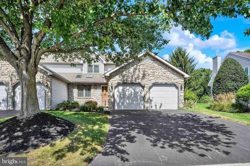 2651-2651 Fairway Dr, YORK, PA, 17402-7766 | Card Image