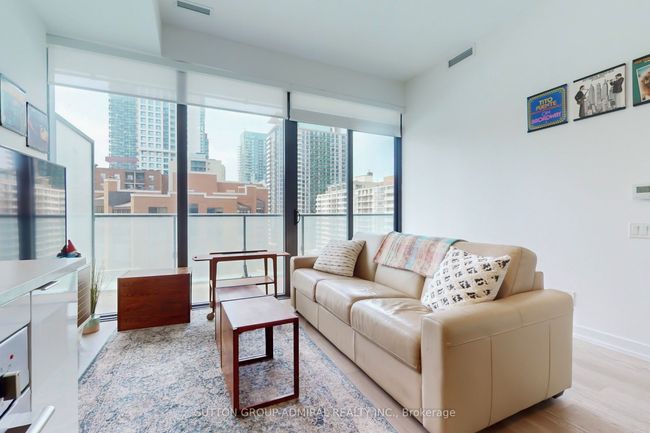 901 - 161 Roehampton Ave, Condo with 2 bedrooms, 1 bathrooms and null parking in Toronto ON | Image 7