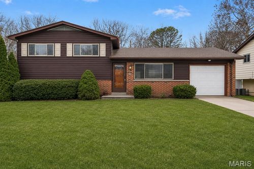11008 Baywood Ter, Saint Louis, MO, 63126-3406 | Card Image