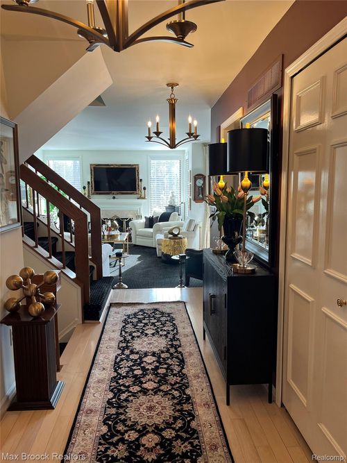 2531 Essex Ln, Bloomfield Hills, MI, 48304-1461 | Card Image