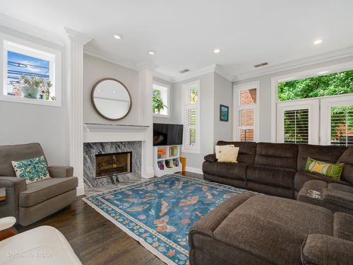 1s-1615 Claremont Ave, Chicago, IL, 60647-5367 | Card Image