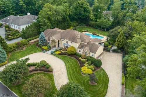 25 Notch Hill Dr, Livingston, NJ, 07039-6125 | Card Image
