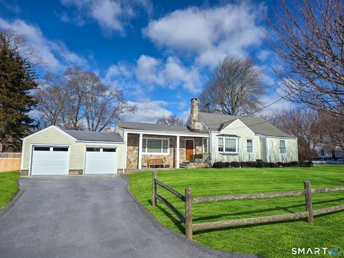 32 Bauer Place Ext, Westport, CT, 06880-4105 | Card Image