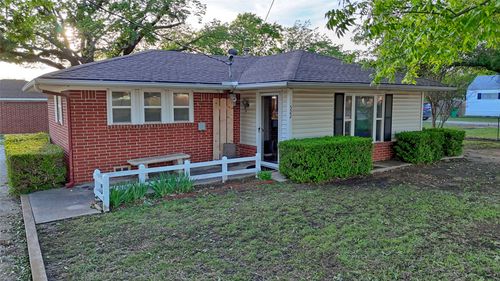 522 Montague St, Nocona, TX, 76255-3321 | Card Image