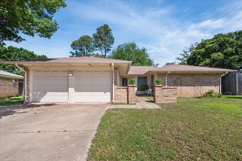 910 Cherry Laurel Ln, Arlington, TX, 76012-4423 | Card Image