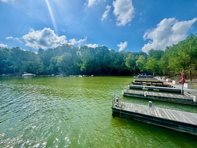 Nice private cove slightly off the main water | Image 25
