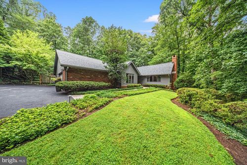 6800 Melody Ln, BETHESDA, MD, 20817-2923 | Card Image