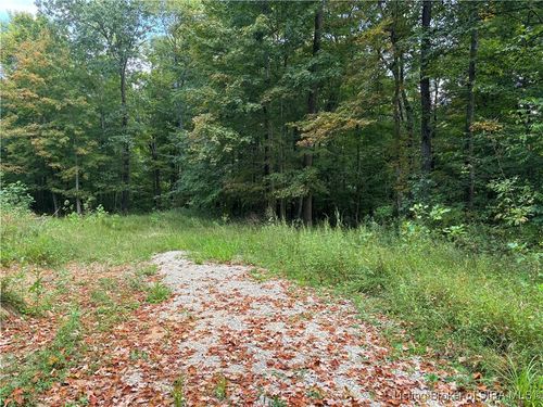 1361 W South Liberty Church Rd, Pekin, IN, 47165-8859 | Card Image