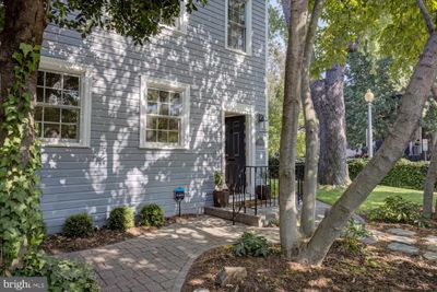 822 G Street Se, Townhouse with 2 bedrooms, 2 bathrooms and null parking in WASHINGTON DC | Image 1