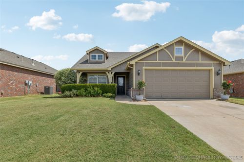 11123 N 145th East Pl, Owasso, OK, 74055-9416 | Card Image