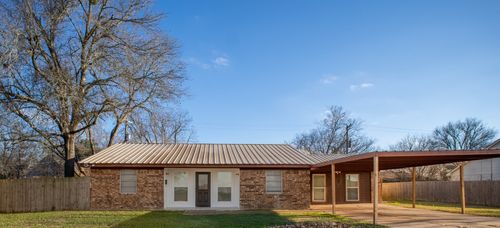 214 N Calhoun St, Groesbeck, TX, 76642-1218 | Card Image
