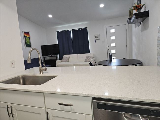 APT-303 - 6409 Burns St, Condo with 1 bedrooms, 1 bathrooms and 1 parking in Austin TX | Image 4