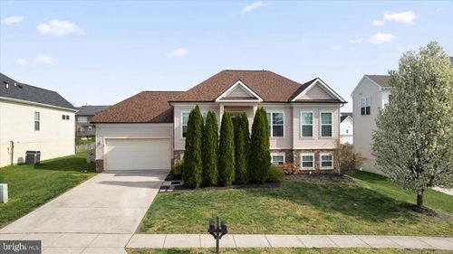 91 Burberry Ln, CHARLES TOWN, WV, 25414-5642 | Card Image