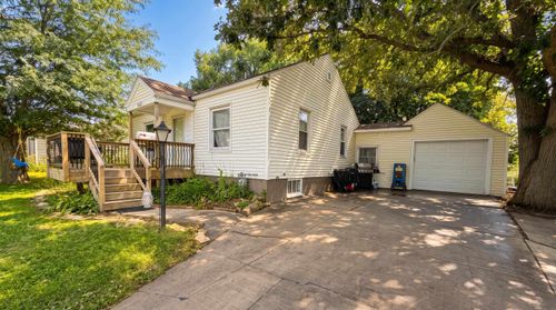 1622 W 7th St, Cedar Falls, IA, 50613-2347 | Card Image