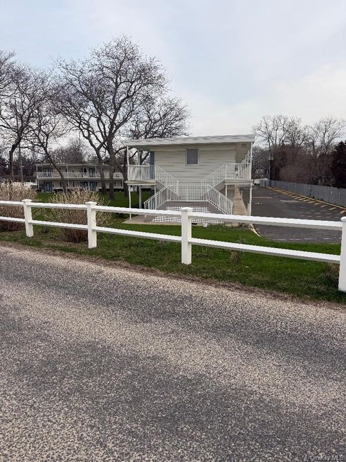 8-52325 County Road 48, Southold, NY, 11971-2640 | Card Image