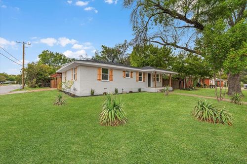 3301 Hedrick St, Fort Worth, TX, 76111-6321 | Card Image