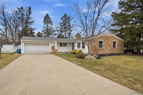28 Fox Chapel Road, Amherst, NY, 14221 | Card Image