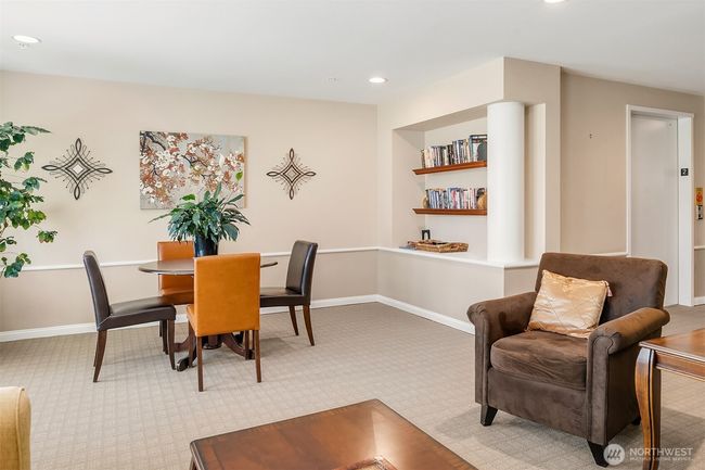 Rainier Building Common Room | Image 25