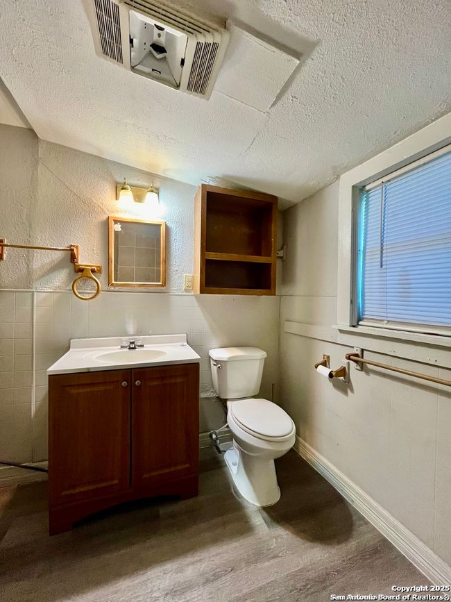 111 Fernandez Ave, House other with 3 bedrooms, 1 bathrooms and null parking in Devine TX | Image 13