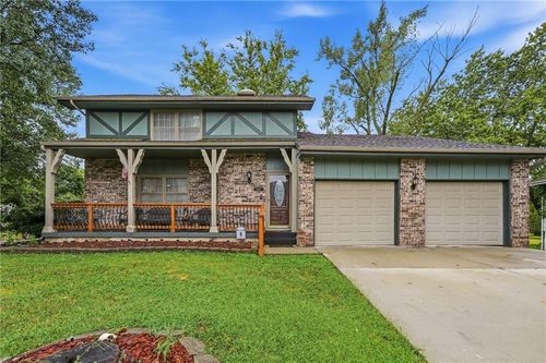 14622 Laquinta Dr, Grandview, MO, 64030-4112 | Card Image
