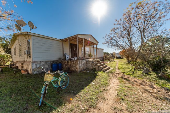 989 Oil Wl, Home with 3 bedrooms, 2 bathrooms and null parking in Pipe Creek TX | Image 7
