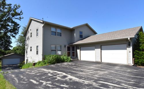 1232 Sunny Ridge Rd, Pewaukee, WI, 53072-3810 | Card Image