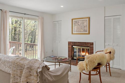 7-7 Fox Holw, Wayland, MA, 01778-3910 | Card Image