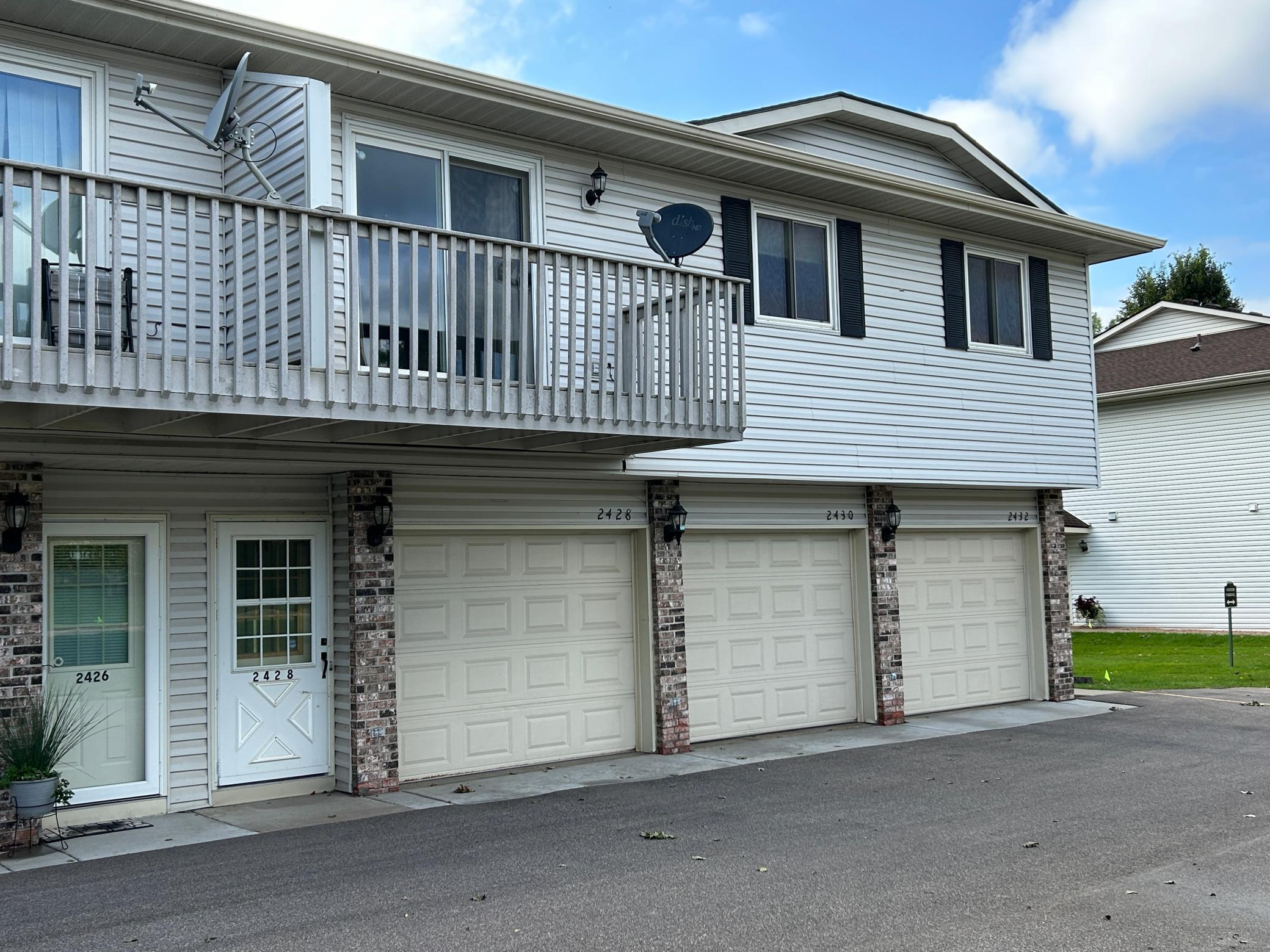 Grenadier Ave, Saint Paul, MN 55128
