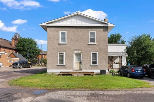 7 Isabella St, Pembroke, ON, K8A5S4 | Card Image