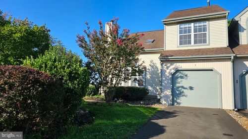 1 Laurel Cir, NEWTOWN, PA, 18940-3221 | Card Image