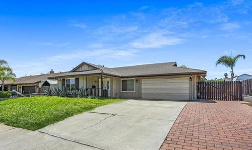 1561 Oak Hill Dr, Escondido, CA, 92027 | Card Image