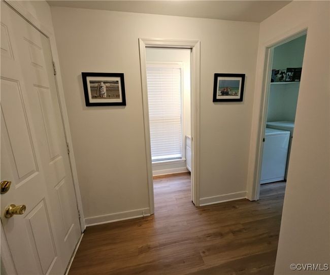Alternate view of Family Room | Image 25
