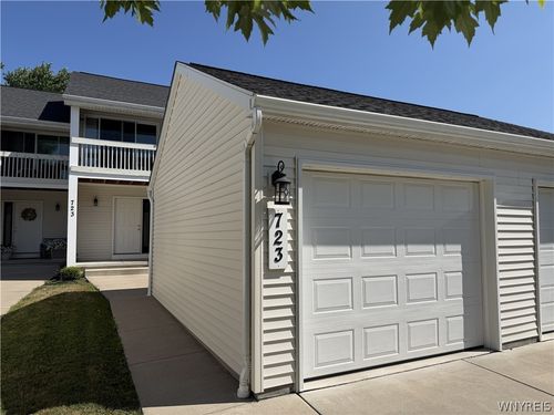 723 Robin Rd, Amherst, NY, 14228-1047 | Card Image