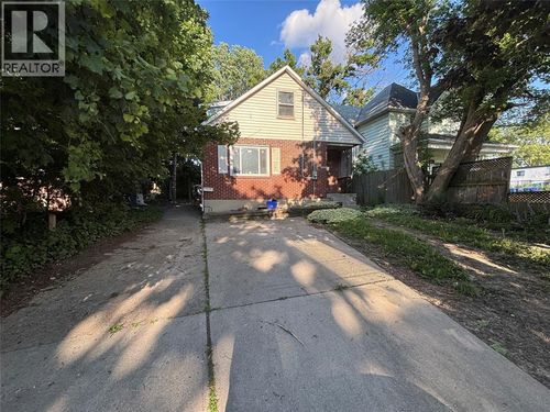 292 Christina St S, Sarnia, ON, N7T2N5 | Card Image