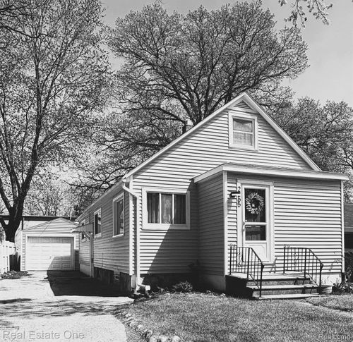 2265 Maddy Ln, Keego Harbor, MI, 48320-1465 | Card Image