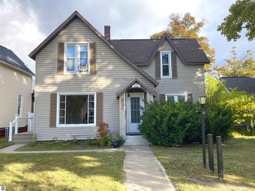824 W Front St, Traverse City, MI, 49684-2466 | Card Image