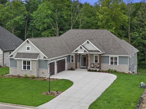 N66W21333 Sagebrush Drive, MENOMONEE FALLS, WI, 53046 | Card Image