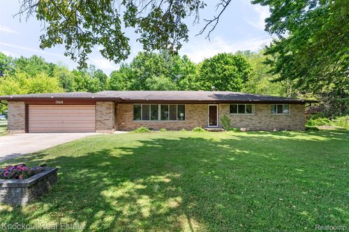 3811 Waltmar Dr, Bridgeport, MI, 48722-9531 | Card Image