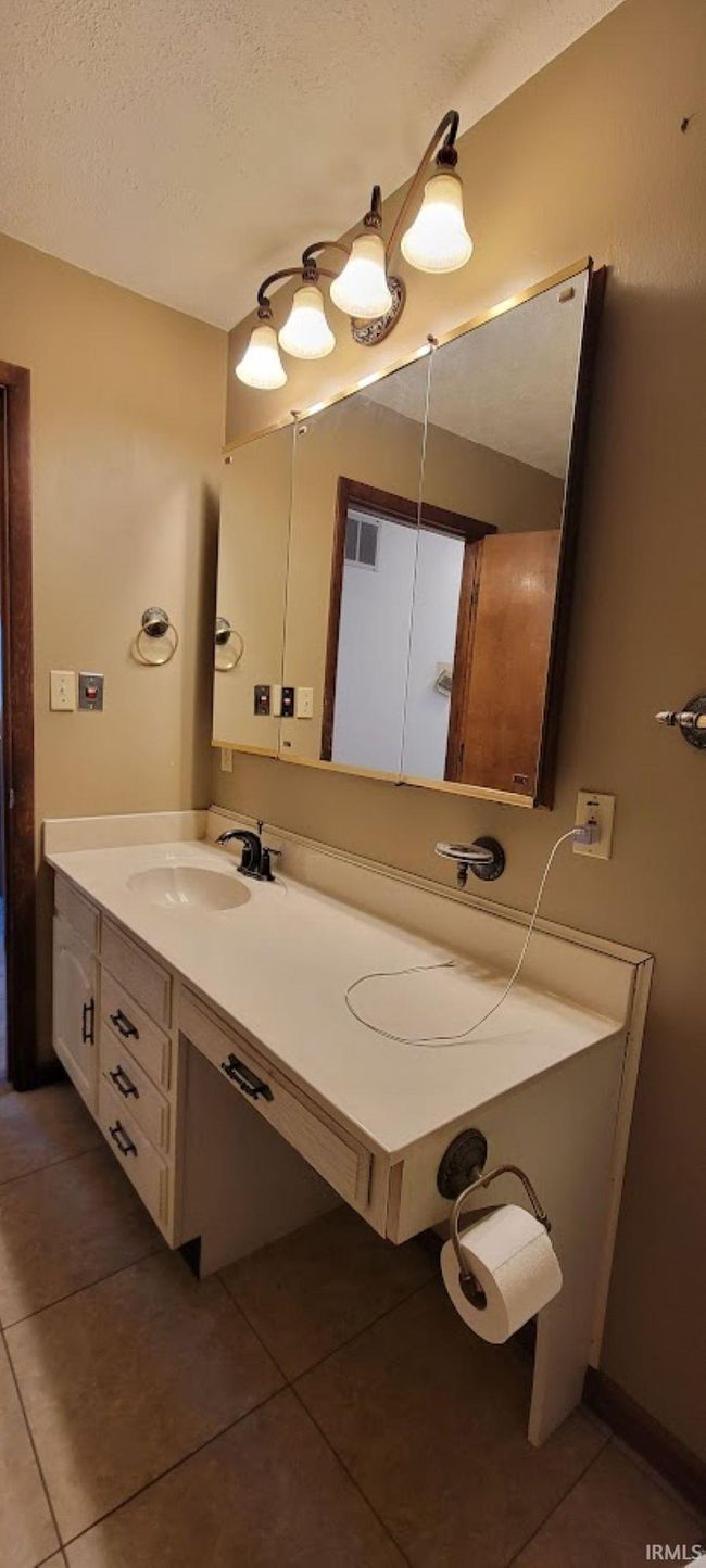 1715 S 1225 E, House other with 3 bedrooms, 2 bathrooms and null parking in Loogootee IN | Image 10