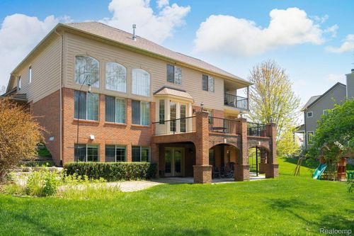 4906 Stonehenge Dr, Oakland Twp, MI, 48306-2601 | Card Image